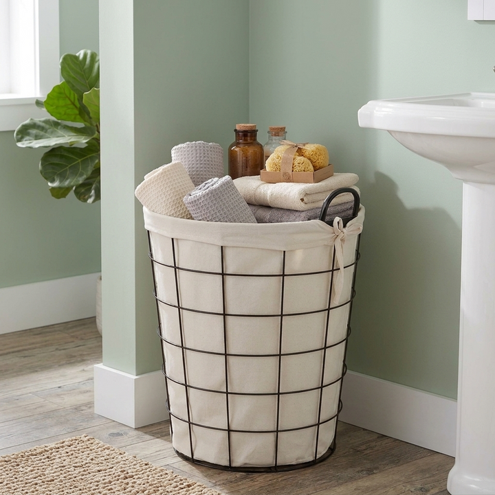 16S005 - Esker Lined Round Basket