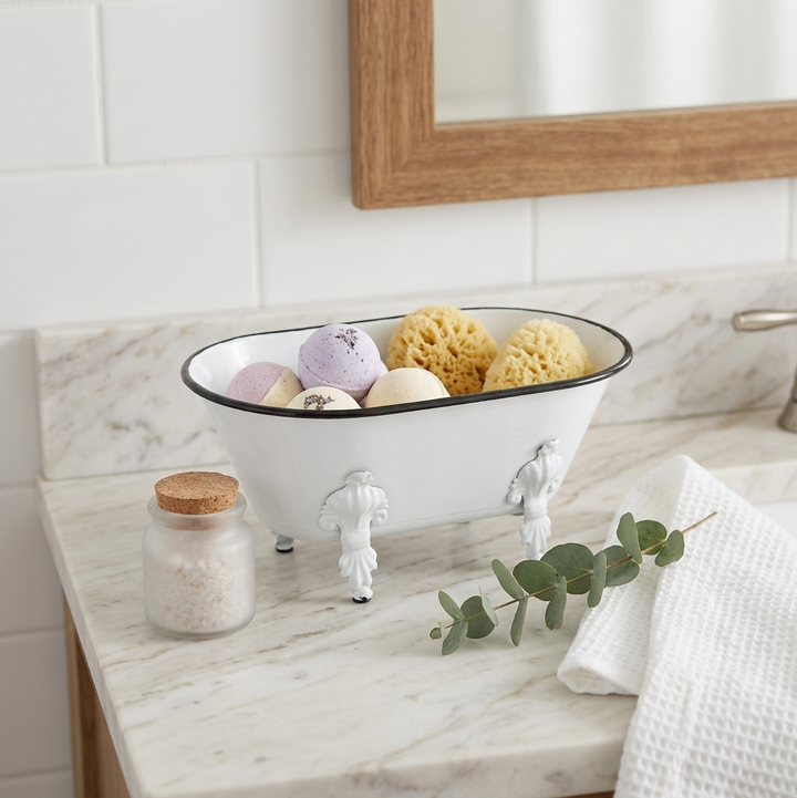5018W - Lavande White Tub Decor