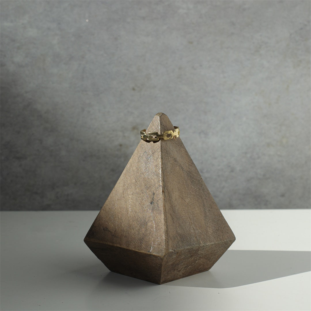 5959 - Palison Pyramid Ring Holder