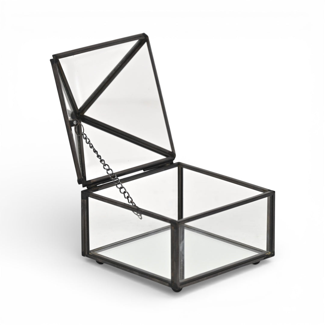 6257 - Vortial Glass Pyramid Box