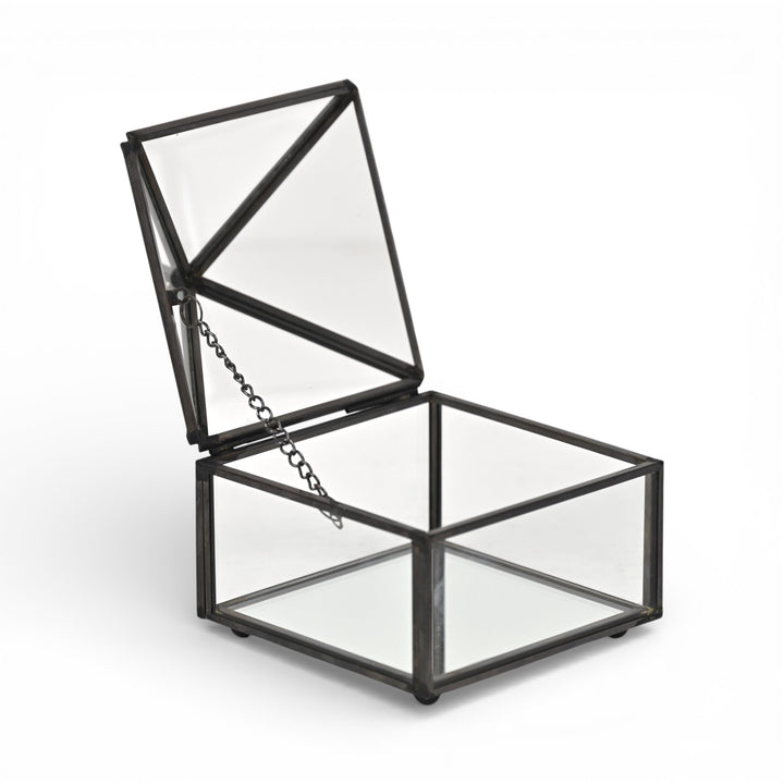 6257 - Vortial Glass Pyramid Box