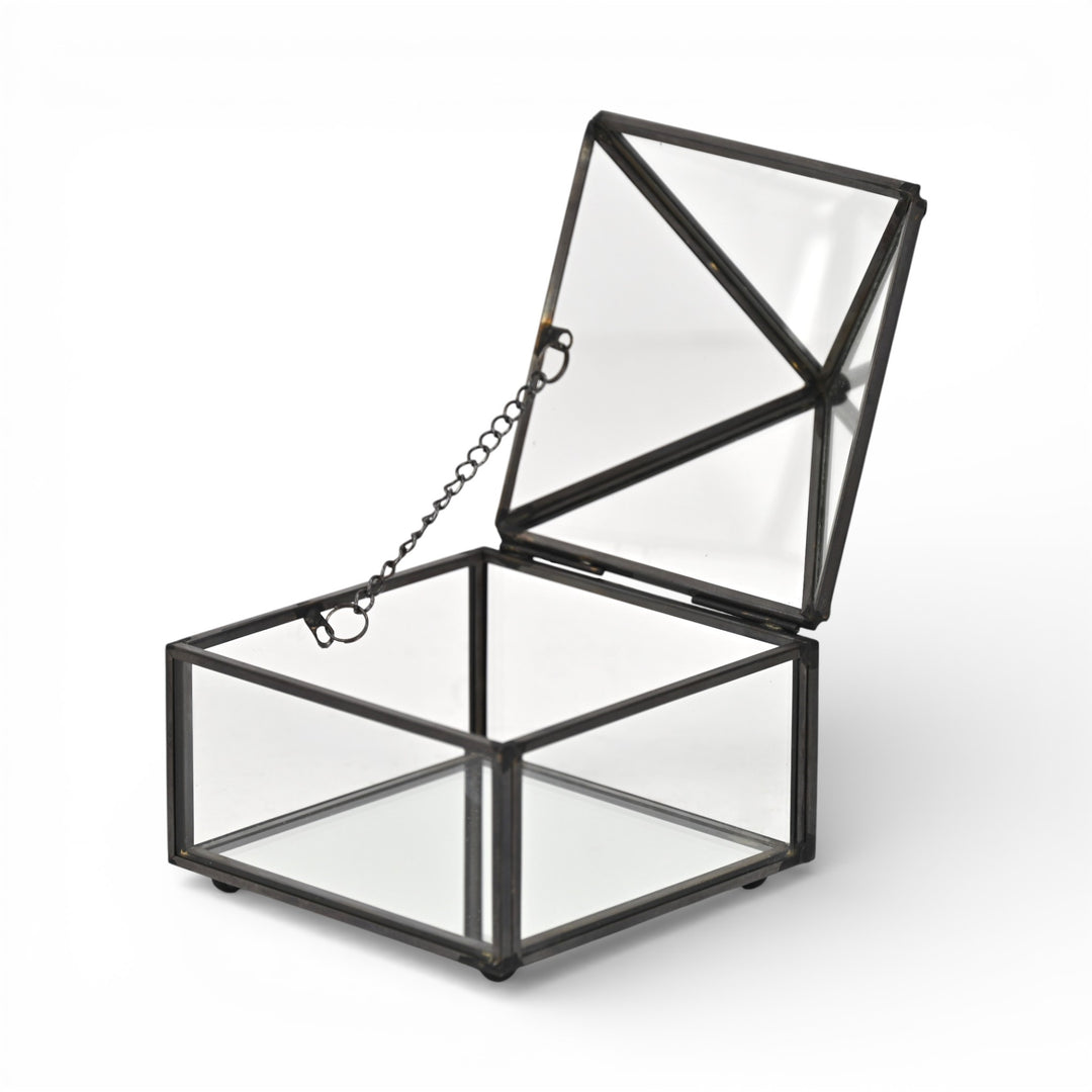 6257 - Vortial Glass Pyramid Box