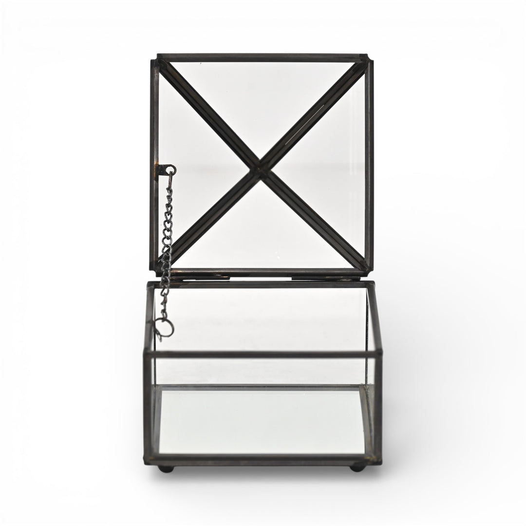 6257 - Vortial Glass Pyramid Box