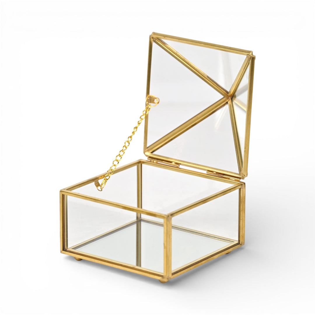 6257 - Vortial Glass Pyramid Box