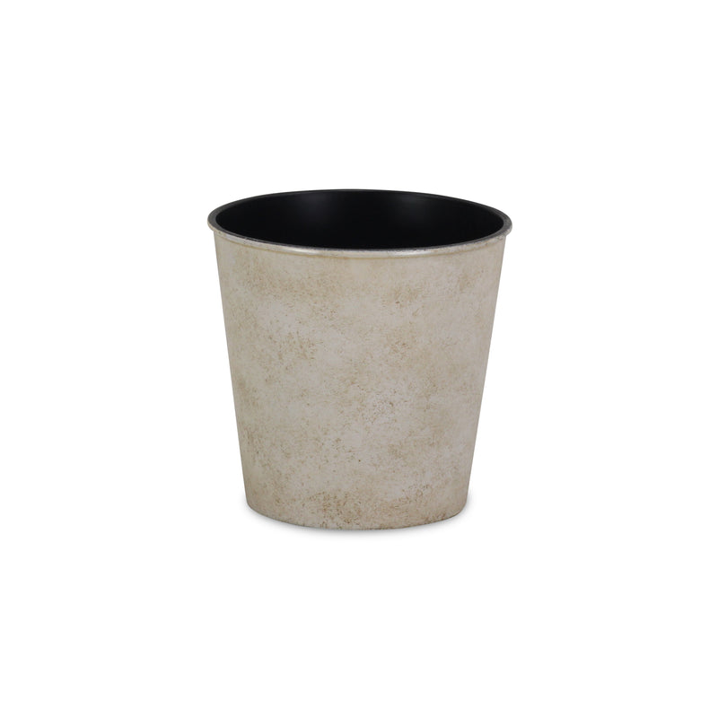 PP-105<p>5.25" Round Plastic Pot</p>