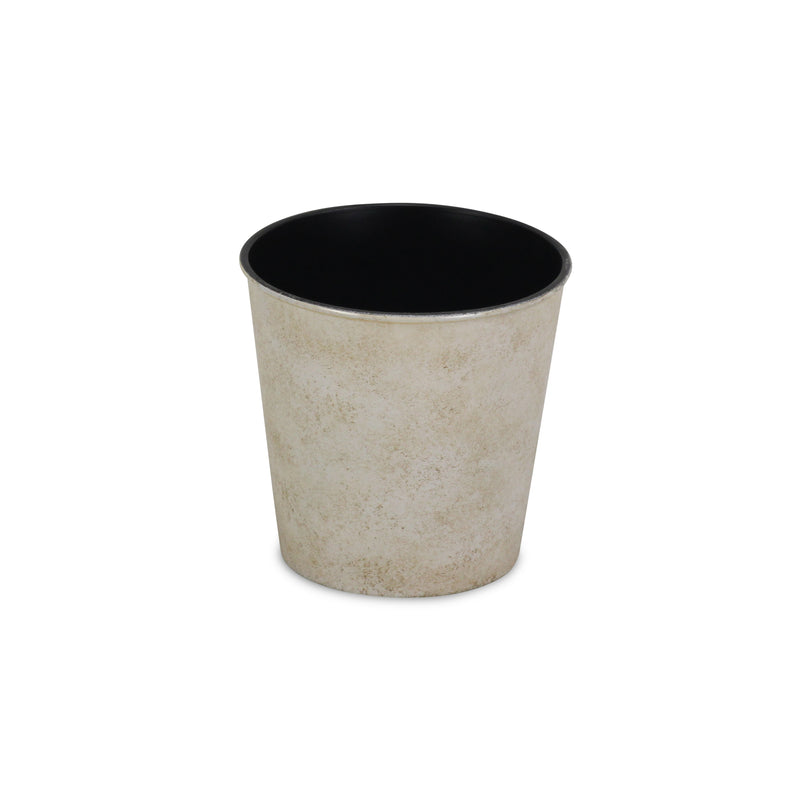 PP-105<p>5.25" Round Plastic Pot</p>