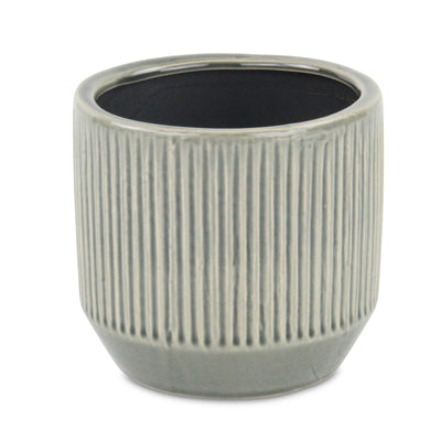 5778<p>Tolo  Ruffled Ridge Pot</p>